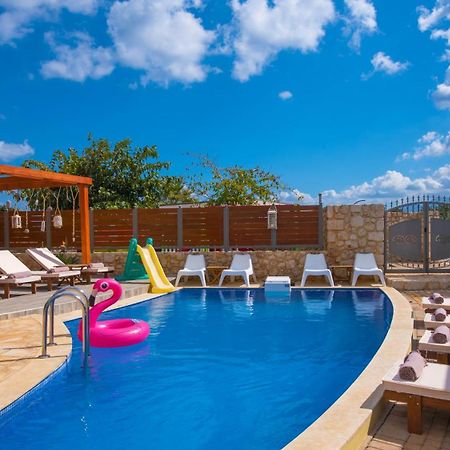 Sunshine Villa With Private Pool By Estia 헐소니소스 외부 사진