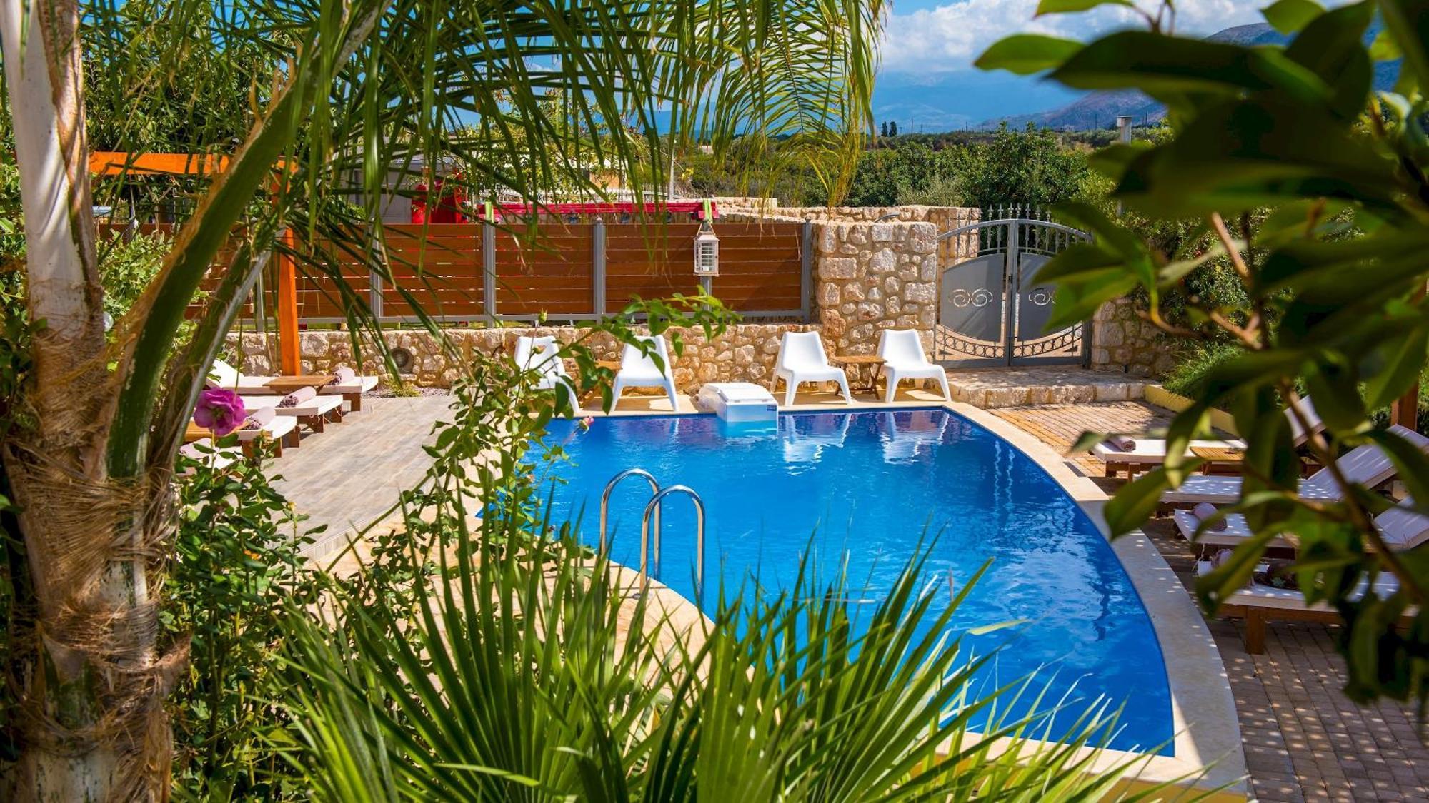 Sunshine Villa With Private Pool By Estia 헐소니소스 외부 사진