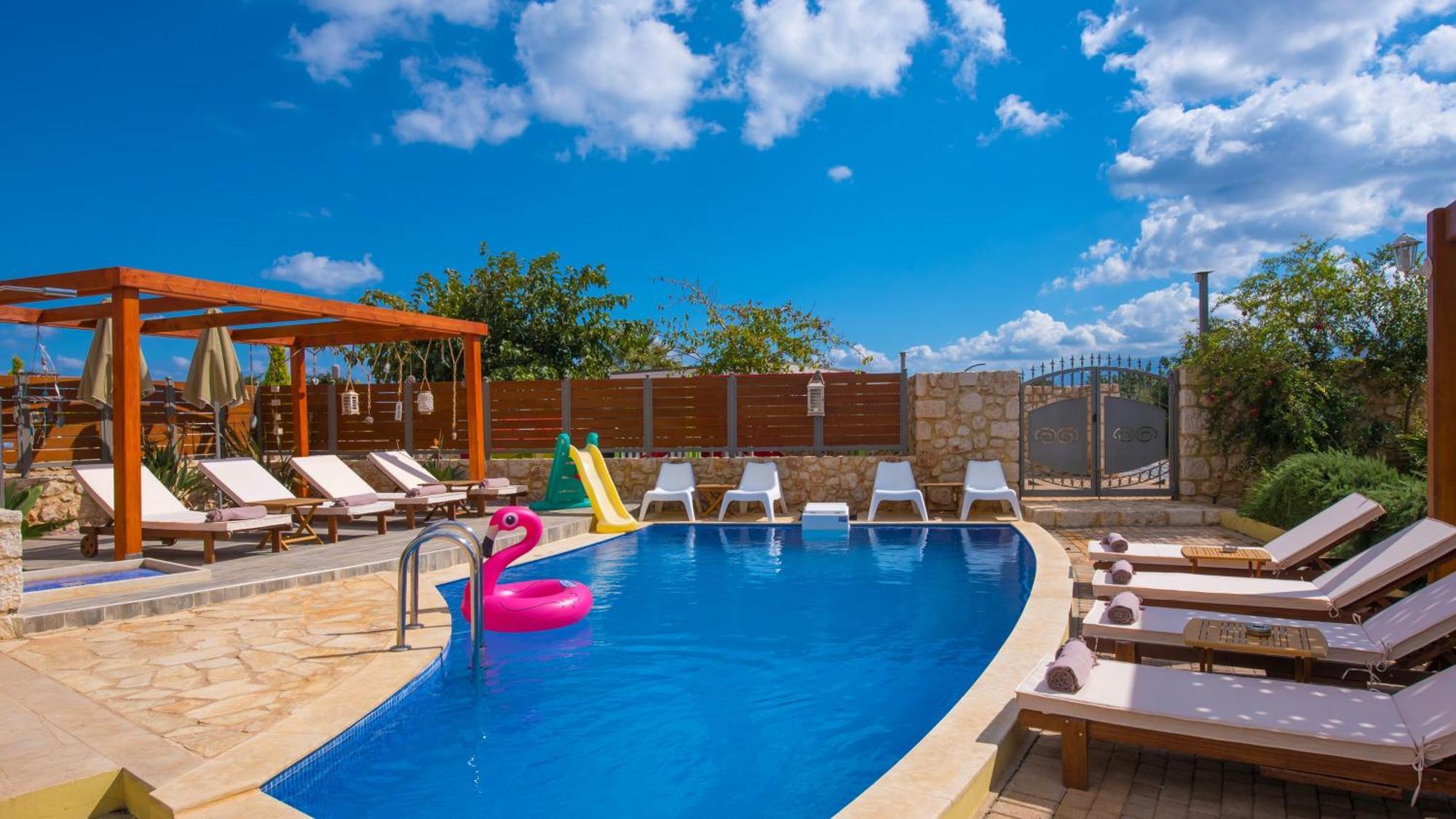 Sunshine Villa With Private Pool By Estia 헐소니소스 외부 사진